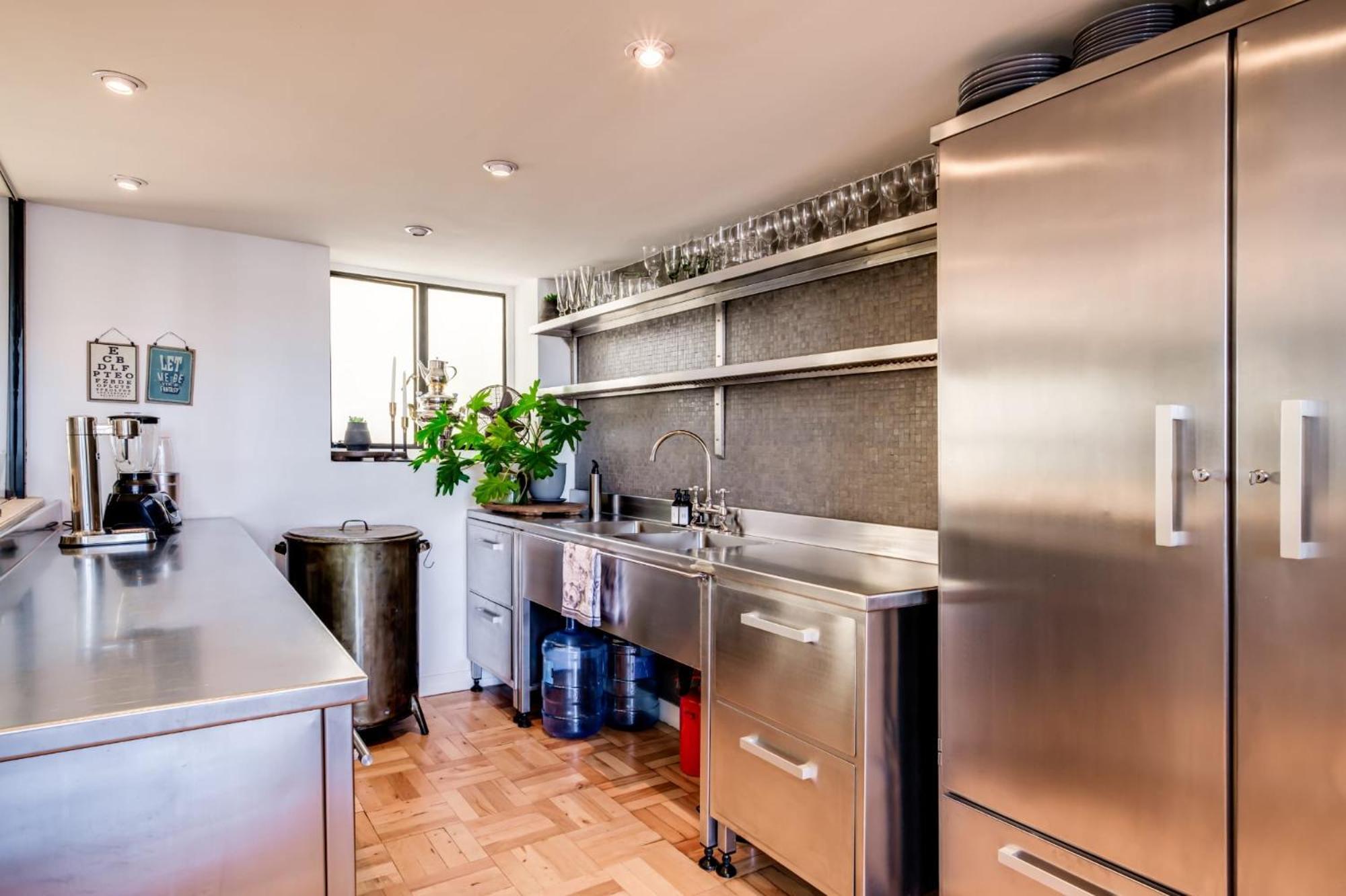 Splendid Art Deco Loft In The Heart Of