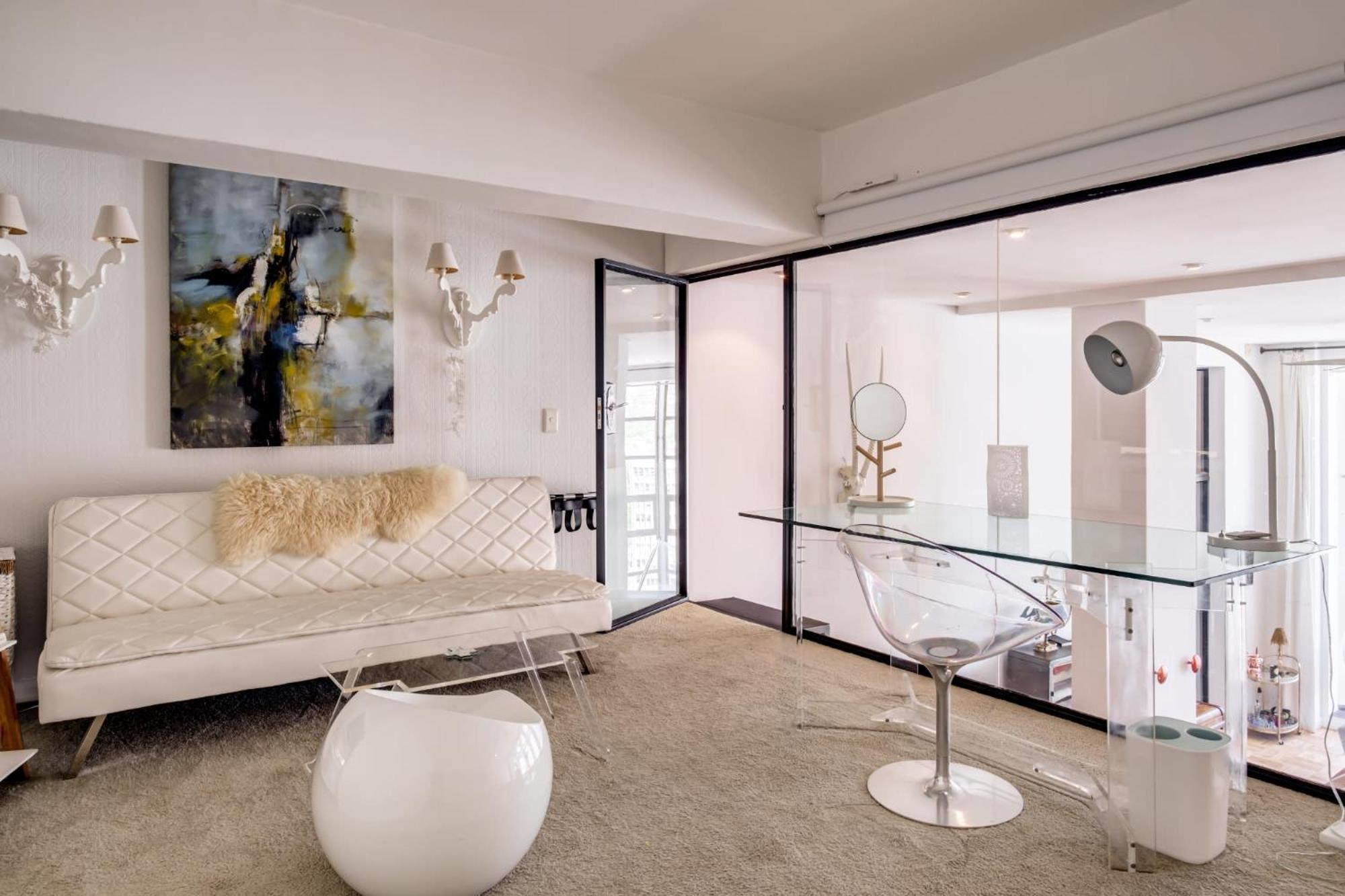 Splendid Art Deco Loft In The Heart Of