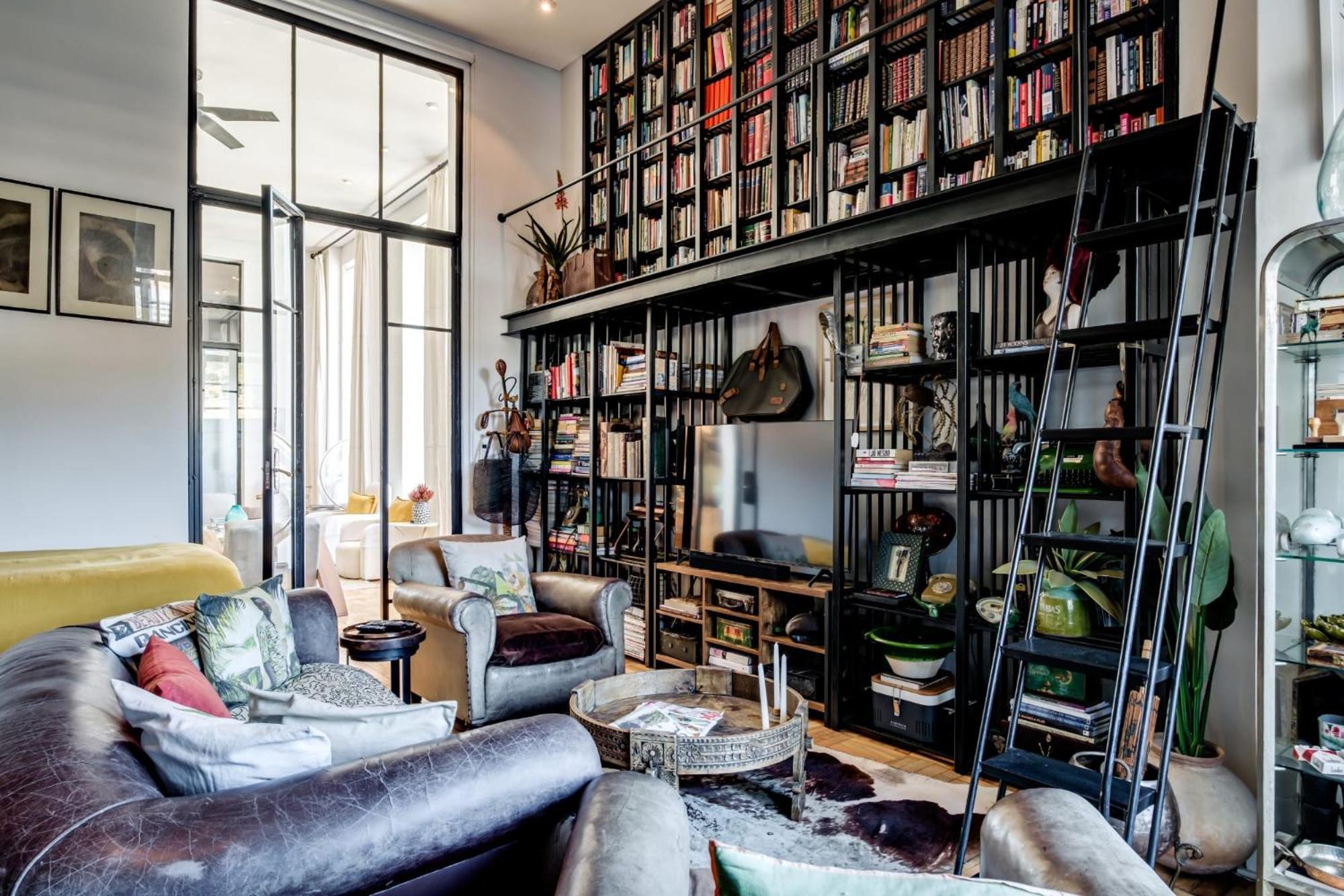 Splendid Art Deco Loft In The Heart Of
